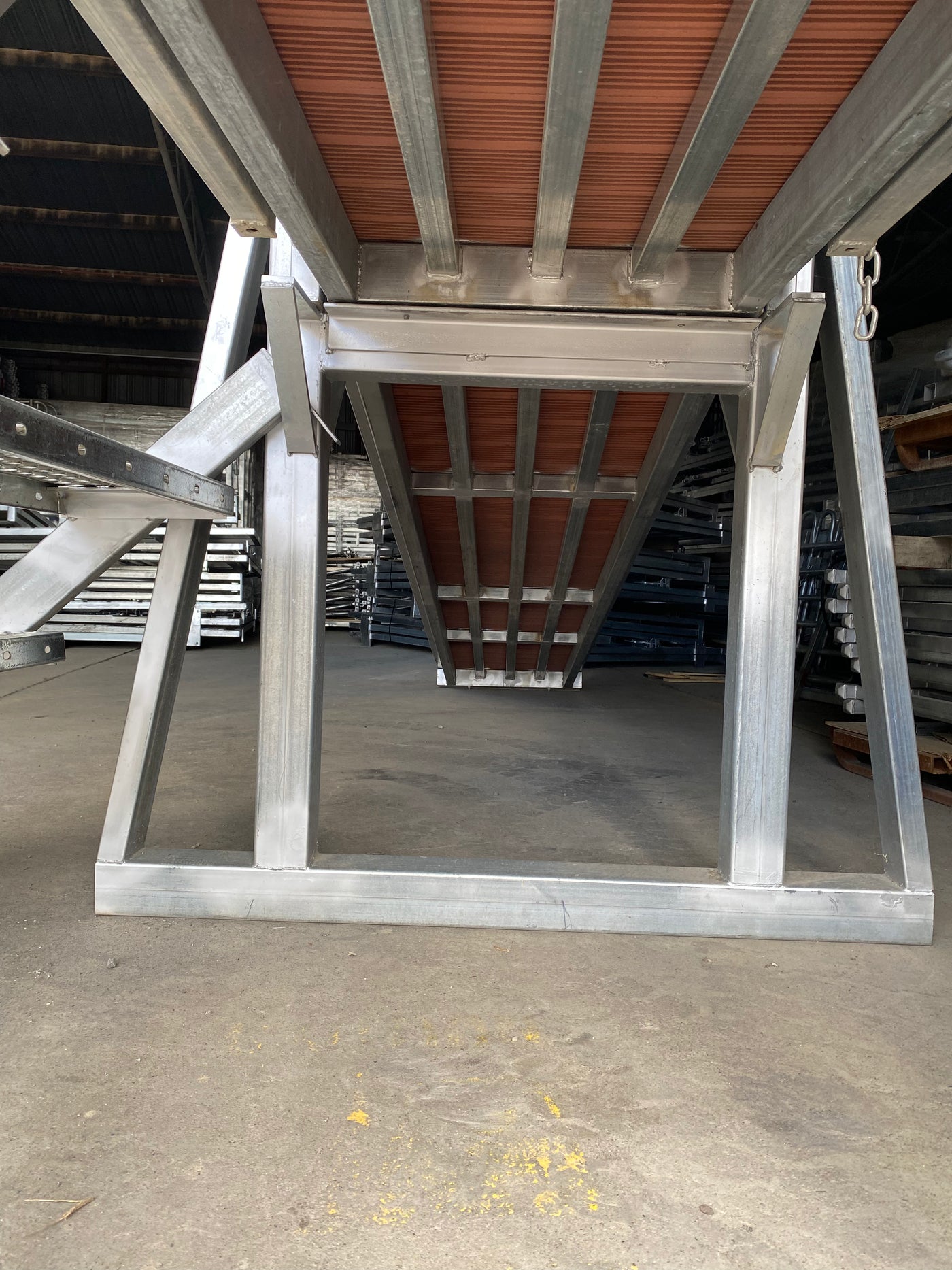 5.4m Heavy Duty Load Ramp includes 1.4m flat walk out section