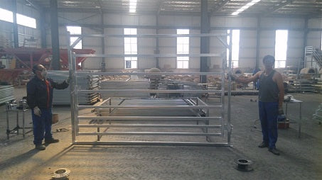 Gate in frame 3.1m wide x 2.1m high