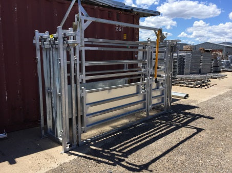 Hobby Farm Sheeted Vet Crush Rear Operation